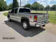 2004 GMC Sierra 1500 SLT z VIN 2GTEK19T341227163, wystawiony jako Copart lot #80357835 z przebiegiem 211 858 mil mil oraz Czysty tytuł • Clean title. Historia ofert i sprzedaży dostępna na DreamBid. Obrazek 3.