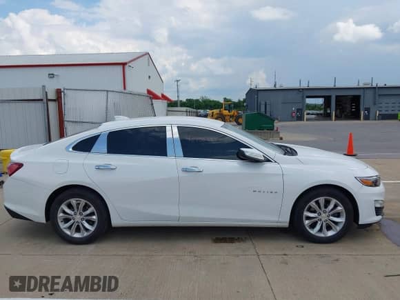 2019 Chevrolet Malibu LT z VIN 1G1ZD5ST6KF131300, wystawiony jako IAAI lot #42936837 z przebiegiem 147 189 mil mil oraz . Historia ofert i sprzedaży dostępna na DreamBid. Obrazek 12.