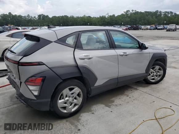 2025 Hyundai Kona SE с VIN KM8HA3AB8SU196911, выставлен на аукционе Copart как лот 66020125 с пробегом 22 503 миль миль и Списание • Salvage title. История ставок и продаж доступна на DreamBid. Изображение 3.