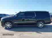2019 Cadillac Escalade ESV Luxury с VIN 1GYS4HKJXKR125761, выставлен на аукционе IAAI как лот 42823842 с пробегом 118 954 миль миль и . История ставок и продаж доступна на DreamBid. Изображение 14.