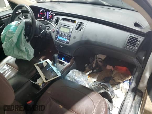 2011 Hyundai Azera GLS с VIN KMHFC4DD5BA540037, выставлен на аукционе Copart как лот 49043925 с пробегом 94 638 миль миль и Списание • Salvage title. История ставок и продаж доступна на DreamBid. Изображение 8.