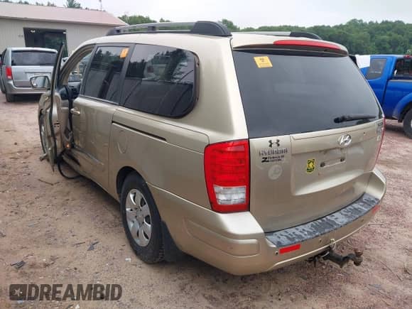 2008 Hyundai Entourage GLS with VIN KNDMC233686047181, listed as a IAAI auction lot 42691101 with 224,101 mi miles and . Bid and sale history available at DreamBid. Image 3.