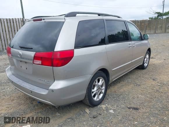 2005 Toyota Sienna XLE z VIN 5TDZA22C25S266616, wystawiony jako IAAI lot #42740146 z przebiegiem 174 213 mil mil oraz . Historia ofert i sprzedaży dostępna na DreamBid. Obrazek 4.