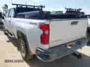 2021 Chevrolet Silverado 2500HD Work Truck z VIN 1GC1YLEY8MF236377, wystawiony jako IAAI lot #42929658 z przebiegiem 127 802 mil mil oraz . Historia ofert i sprzedaży dostępna na DreamBid. Obrazek 3.