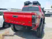 2018 Toyota Tacoma SR5 с VIN 3TMAZ5CN8JM056863, выставлен на аукционе IAAI как лот 42323231 с пробегом 95 270 миль миль и . История ставок и продаж доступна на DreamBid. Изображение 17.