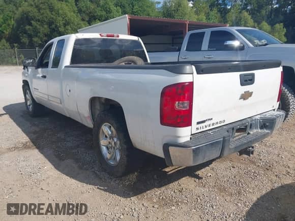 2010 Chevrolet Silverado 1500 LT with VIN 1GCSCSE01AZ193521, listed as a IAAI auction lot 43333362 with 282,551 mi miles and . Bid and sale history available at DreamBid. Image 3.