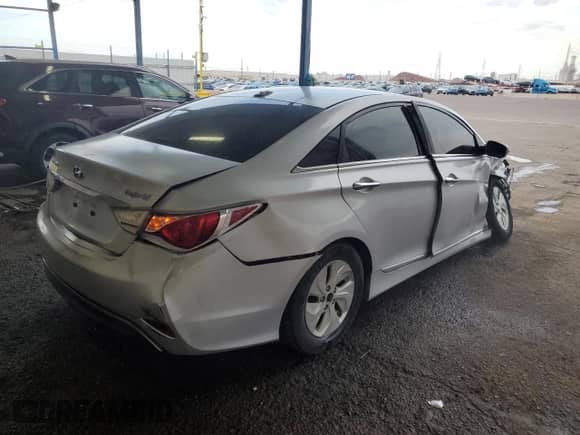 2015 Hyundai Sonata z VIN KMHEC4A46FA137352, wystawiony jako Copart lot #87474595 z przebiegiem 87 655 mil mil oraz Czysty tytuł • Clean title. Historia ofert i sprzedaży dostępna na DreamBid. Obrazek 3.