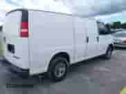 2006 Chevrolet Express Cargo z VIN 1GCGG25V061202737, wystawiony jako IAAI lot #43268001 z przebiegiem 297 681 mil mil oraz . Historia ofert i sprzedaży dostępna na DreamBid. Obrazek 4.