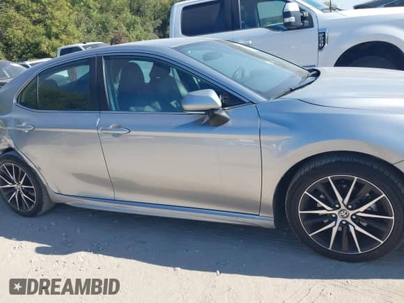 2023 Toyota Camry SE z VIN 4T1G11AK3PU791463, wystawiony jako IAAI lot #43412087 z przebiegiem 66 858 mil mil oraz . Historia ofert i sprzedaży dostępna na DreamBid. Obrazek 14.