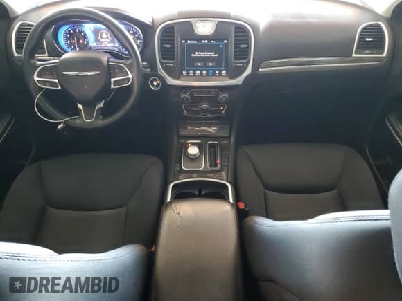 2019 Chrysler 300 Touring с VIN 2C3CCAAG3KH612427, выставлен на аукционе Copart как лот 84475225 с пробегом 104 225 миль миль и Списание • Salvage title. История ставок и продаж доступна на DreamBid. Изображение 8.