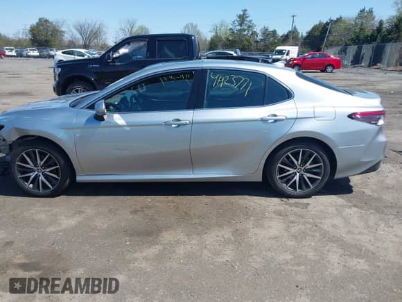 2023 Toyota Camry Hybrid XLE с VIN 4T1F31AK8PU618771, выставлен на аукционе IAAI как лот 41923771 с пробегом 9 333 миль миль и . История ставок и продаж доступна на DreamBid. Изображение 14.