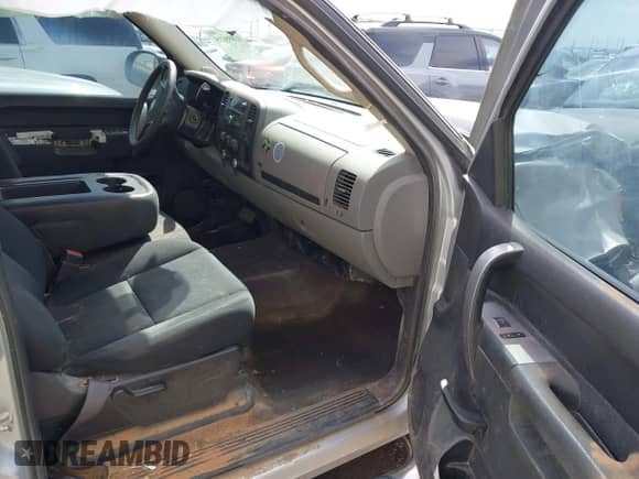 2013 Chevrolet Silverado 1500 LS z VIN 3GCPCREA0DG271797, wystawiony jako IAAI lot #41895015 z przebiegiem 174 940 mil mil oraz . Historia ofert i sprzedaży dostępna na DreamBid. Obrazek 5.