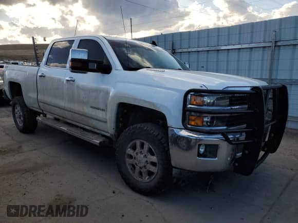 2015 Chevrolet Silverado 3500HD LTZ с VIN 1GC4K0E80FF652021, выставлен на аукционе Copart как лот 46322705 с пробегом 111 745 миль миль и Списание • Salvage title. История ставок и продаж доступна на DreamBid. Изображение 4.