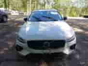 2024 Volvo S60 Core Dark Theme z VIN 7JRL12TK3RG318591, wystawiony jako IAAI lot #42562364 z przebiegiem 17 170 mil mil oraz . Historia ofert i sprzedaży dostępna na DreamBid. Obrazek 12.