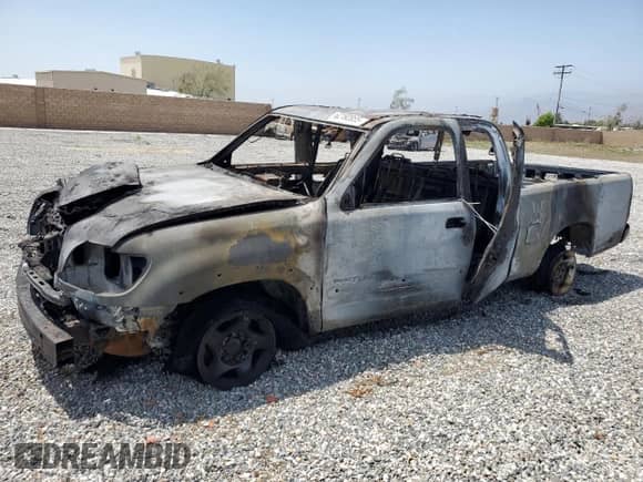 2004 Toyota Tundra SR5 z VIN 5TBBT44104S452083, wystawiony jako Copart lot #62192855 z przebiegiem Nie podano mil oraz Nie do naprawy • Non repairable. Historia ofert i sprzedaży dostępna na DreamBid. Obrazek 1.