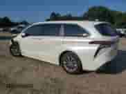 2021 Toyota Sienna XLE z VIN 5TDYRKEC6MS006881, wystawiony jako Copart lot #80569615 z przebiegiem 104 584 mil mil oraz Szkoda całkowita • Salvage title. Historia ofert i sprzedaży dostępna na DreamBid. Obrazek 2.