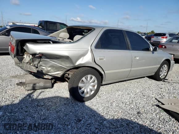 2001 Toyota Camry LE z VIN 4T1BG22K21U042545, wystawiony jako Copart lot #84619355 z przebiegiem 112 453 mil mil oraz Szkoda całkowita • Salvage title. Historia ofert i sprzedaży dostępna na DreamBid. Obrazek 3.