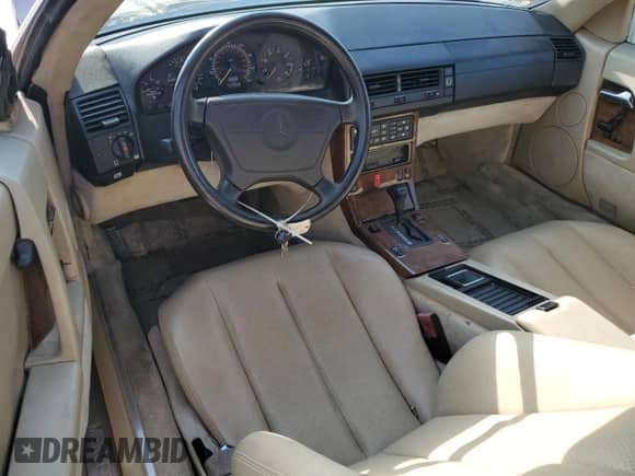 1992 Mercedes-Benz 500 z VIN WDBFA66E9NF046698, wystawiony jako Copart lot #57366455 z przebiegiem 98 836 mil mil oraz Czysty tytuł • Clean title. Historia ofert i sprzedaży dostępna na DreamBid. Obrazek 8.