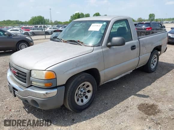 2005 GMC Sierra 1500 Work Truck z VIN 1GTEC14X15Z329738, wystawiony jako IAAI lot #42233810 z przebiegiem 184 120 mil mil oraz . Historia ofert i sprzedaży dostępna na DreamBid. Obrazek 2.