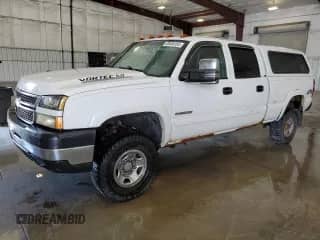 2005 Chevrolet Silverado 2500HD LS z VIN 1GCHK23U35F858915, wystawiony jako Copart lot #69468365 z przebiegiem Nie podano mil oraz Szkoda całkowita • Salvage title. Historia ofert i sprzedaży dostępna na DreamBid. Obrazek 1.
