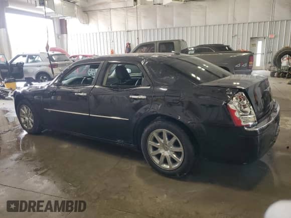 2010 Chrysler 300 C Hemi с VIN 2C3CA6CT6AH114721, выставлен на аукционе Copart как лот 59113935 с пробегом 154 659 миль миль и На запчасти • Non repairable. История ставок и продаж доступна на DreamBid. Изображение 2.