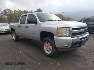 2010 Chevrolet Silverado 1500 LT z VIN 3GCRKSE37AG114302, wystawiony jako IAAI lot #43520478 z przebiegiem 143 655 mil mil oraz . Historia ofert i sprzedaży dostępna na DreamBid. Obrazek 1.