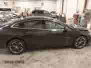 2022 Chevrolet Malibu LT z VIN 1G1ZD5ST1NF138028, wystawiony jako IAAI lot #41615474 z przebiegiem 82 037 mil mil oraz . Historia ofert i sprzedaży dostępna na DreamBid. Obrazek 13.