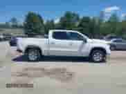 2024 Chevrolet Silverado 1500 LT z VIN 1GCPDDEK9RZ156065, wystawiony jako IAAI lot #42589120 z przebiegiem 11 299 mil mil oraz . Historia ofert i sprzedaży dostępna na DreamBid. Obrazek 13.