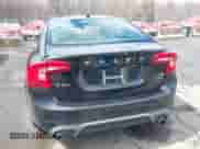 2018 Volvo S60 Dynamic с VIN YV140MTLXJ2459745, выставлен на аукционе IAAI как лот 41988052 с пробегом 133 268 миль миль и . История ставок и продаж доступна на DreamBid. Изображение 16.