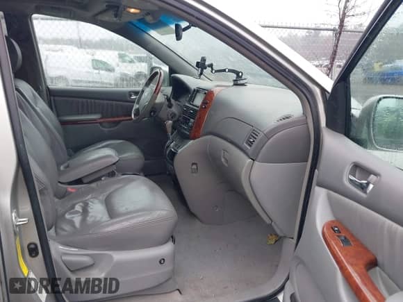 2004 Toyota Sienna XLE z VIN 5TDBA22C24S024151, wystawiony jako IAAI lot #43378168 z przebiegiem 153 965 mil mil oraz . Historia ofert i sprzedaży dostępna na DreamBid. Obrazek 5.