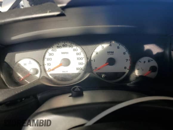 2005 Dodge Neon SXT z VIN 1B3ES56C65D172260, wystawiony jako Copart lot #85882804 z przebiegiem Nie podano mil oraz Szkoda całkowita • Salvage title. Historia ofert i sprzedaży dostępna na DreamBid. Obrazek 9.