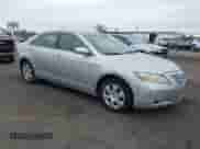 2007 Toyota Camry LE с VIN 4T1BE46K57U012511, выставлен на аукционе IAAI как лот 43557373 с пробегом 123 798 миль миль и . История ставок и продаж доступна на DreamBid. Изображение 1.