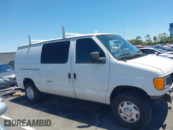 2006 Ford Econoline Cargo z VIN 1FTNE24L06DA80246, wystawiony jako IAAI lot #42630383 z przebiegiem 232 882 mil mil oraz . Historia ofert i sprzedaży dostępna na DreamBid. Obrazek 14.