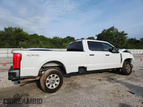 2024 Ford F-250 XL z VIN 1FT7W2BA9REF78919, wystawiony jako Copart lot #70136645 z przebiegiem 41 922 mil mil oraz Szkoda całkowita • Salvage title. Historia ofert i sprzedaży dostępna na DreamBid. Obrazek 3.