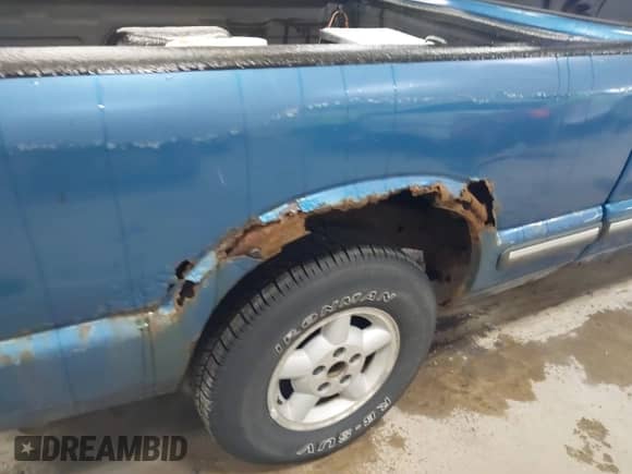 2000 Chevrolet S-10 LS с VIN 1GCDT19W0Y8207717, выставлен на аукционе IAAI как лот 41292088 с пробегом 158 356 миль миль и . История ставок и продаж доступна на DreamBid. Изображение 13.