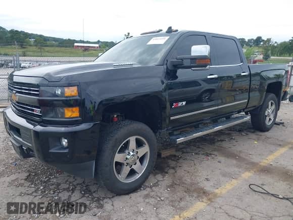 2015 Chevrolet Silverado 2500HD LTZ с VIN 1GC1KWE8XFF642344, выставлен на аукционе IAAI как лот 43053101 с пробегом 169 693 миль миль и . История ставок и продаж доступна на DreamBid. Изображение 17.
