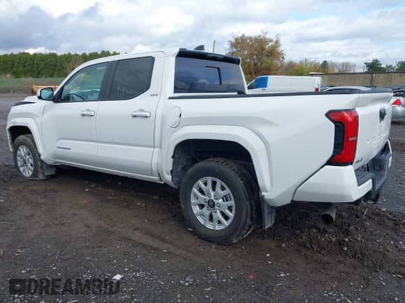 2024 Toyota Tacoma SR5 with VIN 3TMLB5JN5RM010502, listed as a IAAI auction lot 43521054 with 22,894 mi miles and . Bid and sale history available at DreamBid. Image 3.