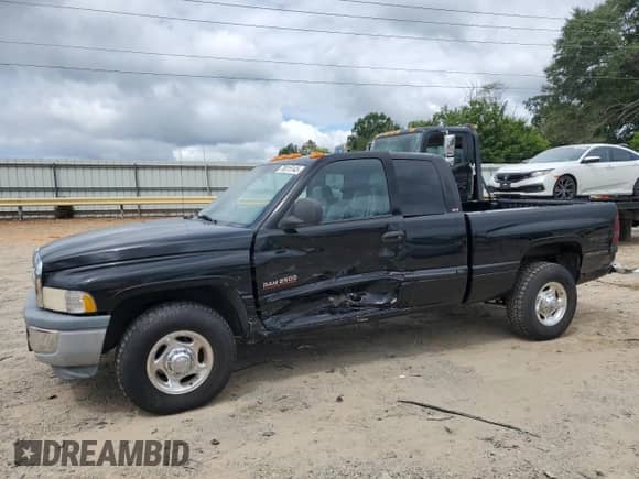 2000 Dodge 2500 with VIN 1B7KC2367YJ141746, listed as a Copart auction lot 70015145 with 174,564 mi miles and Salvage title. Bid and sale history available at DreamBid. Image 1.