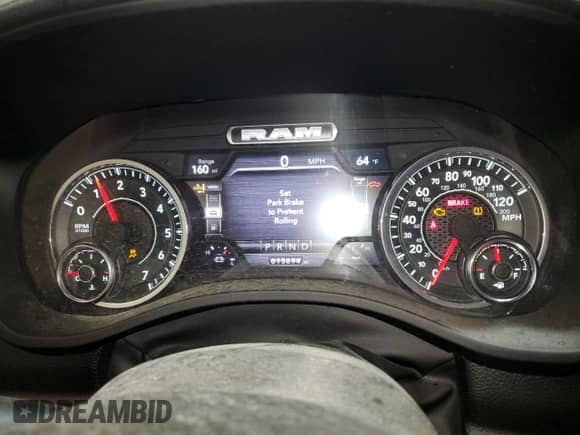 2024 Ram 1500 Laramie z VIN 1C6SRFJT3RN206348, wystawiony jako Copart lot #84639935 z przebiegiem 15 694 mil mil oraz Czysty tytuł • Clean title. Historia ofert i sprzedaży dostępna na DreamBid. Obrazek 9.