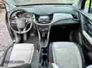 2020 Chevrolet Trax LS z VIN 3GNCJKSB5LL224920, wystawiony jako Copart lot #91340215 z przebiegiem 66 201 mil mil oraz Szkoda całkowita • Salvage title. Historia ofert i sprzedaży dostępna na DreamBid. Obrazek 9.