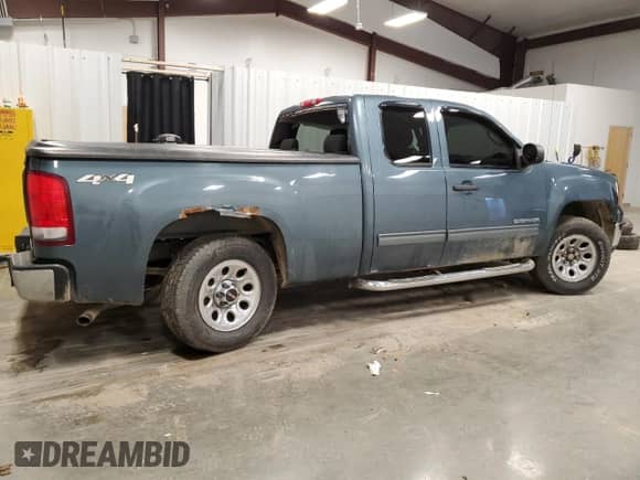 2011 GMC Sierra 1500 SL z VIN 1GTR2UEA6BZ412352, wystawiony jako Copart lot #52374625 z przebiegiem 128 113 mil mil oraz Szkoda całkowita • Salvage title. Historia ofert i sprzedaży dostępna na DreamBid. Obrazek 3.