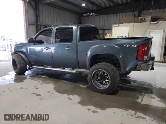 2007 GMC Sierra 1500 SLT with VIN 2GTEK13M571509133, listed as a Copart auction lot 71825695 with 181,399 mi miles and Salvage title. Bid and sale history available at DreamBid. Image 2.
