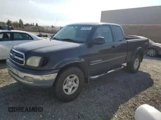 2002 Toyota Tundra Limited z VIN 5TBRT381X2S289460, wystawiony jako Copart lot #81783375 z przebiegiem 201 813 mil mil oraz Czysty tytuł • Clean title. Historia ofert i sprzedaży dostępna na DreamBid. Obrazek 1.