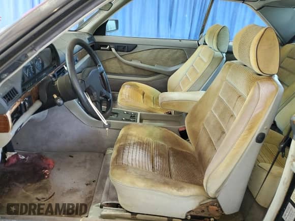 1984 Mercedes-Benz 500 с VIN WDB12604412007377, выставлен на аукционе Copart как лот 69880415 с пробегом 149 294 миль миль и Чистый • Clean title. История ставок и продаж доступна на DreamBid. Изображение 7.