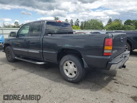 2005 GMC Sierra 1500 SLT z VIN 2GTEK19B451254171, wystawiony jako Copart lot #58470485 z przebiegiem 121 080 mil mil oraz Szkoda całkowita • Salvage title. Historia ofert i sprzedaży dostępna na DreamBid. Obrazek 2.