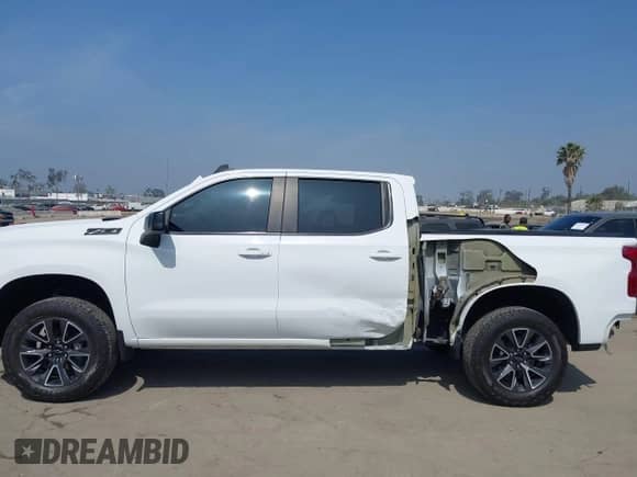 2022 Chevrolet Silverado 1500 LT z VIN 3GCUYDED2NG133388, wystawiony jako IAAI lot #42462081 z przebiegiem 38 949 mil mil oraz . Historia ofert i sprzedaży dostępna na DreamBid. Obrazek 15.