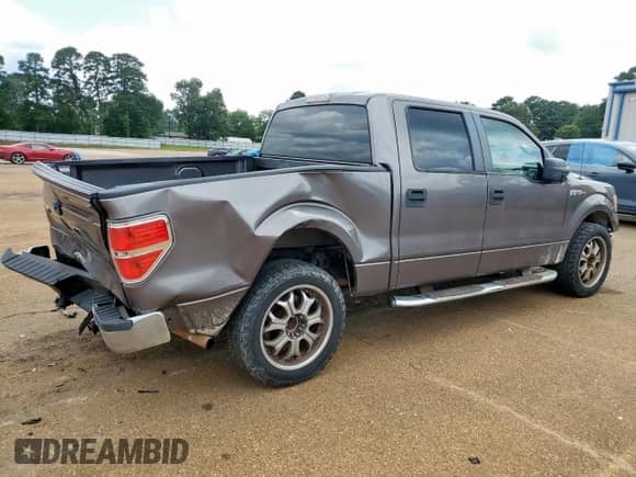 2010 Ford F-150 XL z VIN 1FTEW1C83AFB54714, wystawiony jako Copart lot #58607125 z przebiegiem 172 821 mil mil oraz Szkoda całkowita • Salvage title. Historia ofert i sprzedaży dostępna na DreamBid. Obrazek 3.