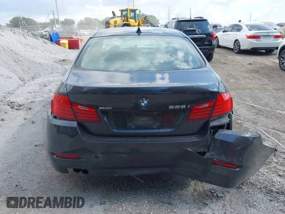 2015 BMW 5 Series 528i xDrive с VIN WBA5A7C51FD621555, выставлен на аукционе IAAI как лот 42987240 с пробегом 135 151 миль миль и . История ставок и продаж доступна на DreamBid. Изображение 15.