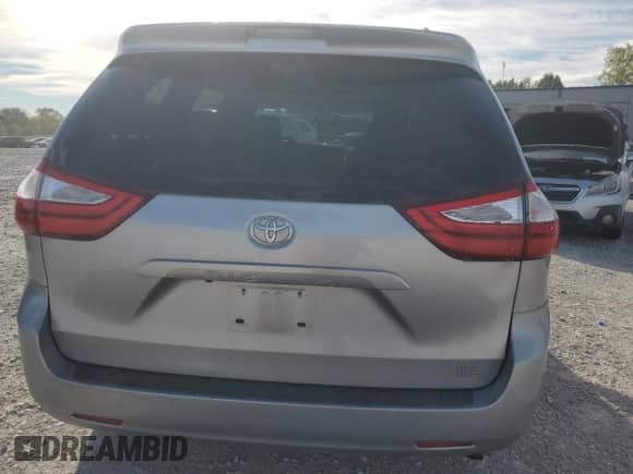 2015 Toyota Sienna LE z VIN 5TDJK3DC3FS118814, wystawiony jako Copart lot #86085965 z przebiegiem 274 807 mil mil oraz Czysty tytuł • Clean title. Historia ofert i sprzedaży dostępna na DreamBid. Obrazek 6.