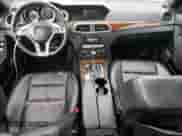 2013 Mercedes-Benz C 300 Luxury z VIN WDDGF8AB8DA791881, wystawiony jako Copart lot #87446505 z przebiegiem 304 962 mil mil oraz Czysty tytuł • Clean title. Historia ofert i sprzedaży dostępna na DreamBid. Obrazek 8.